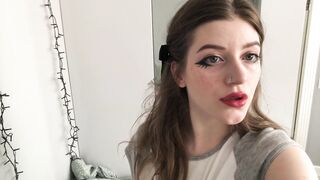 College Teen shows off her ass