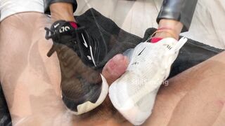 He fills my Nike sneakers with CUM