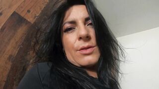 I demand you to fuck my pussy! I'm your hot brunette