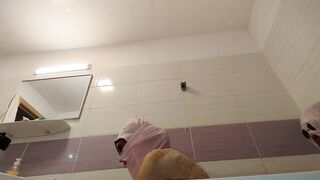 Amateur couple takes bath, wife hairy pussy, big ass, big tits. Amateur mom doing yoga naked, hairy