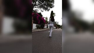 Big booty in tight leggings